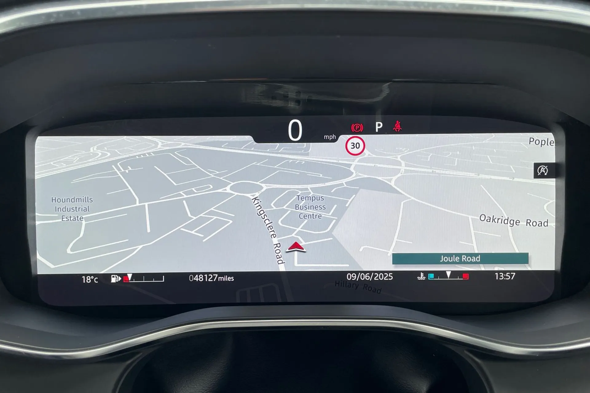 Jaguar F-PACE thumbnail image number 24