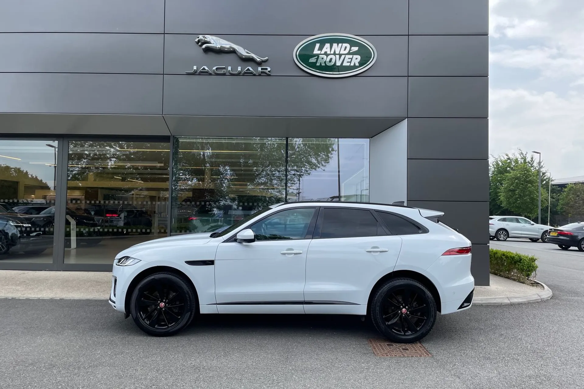 Jaguar F-PACE thumbnail image number 27