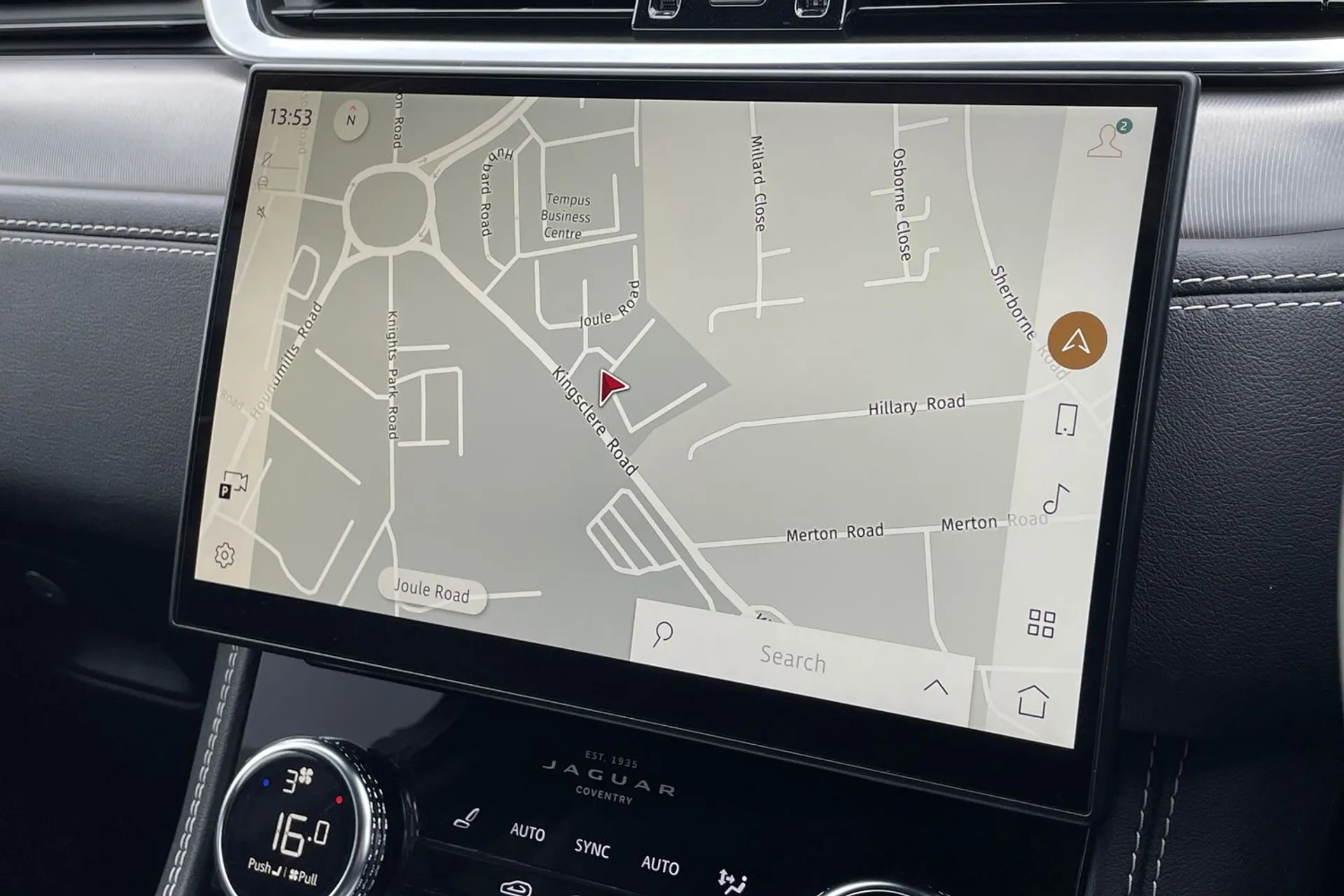 Jaguar F-PACE thumbnail image number 30