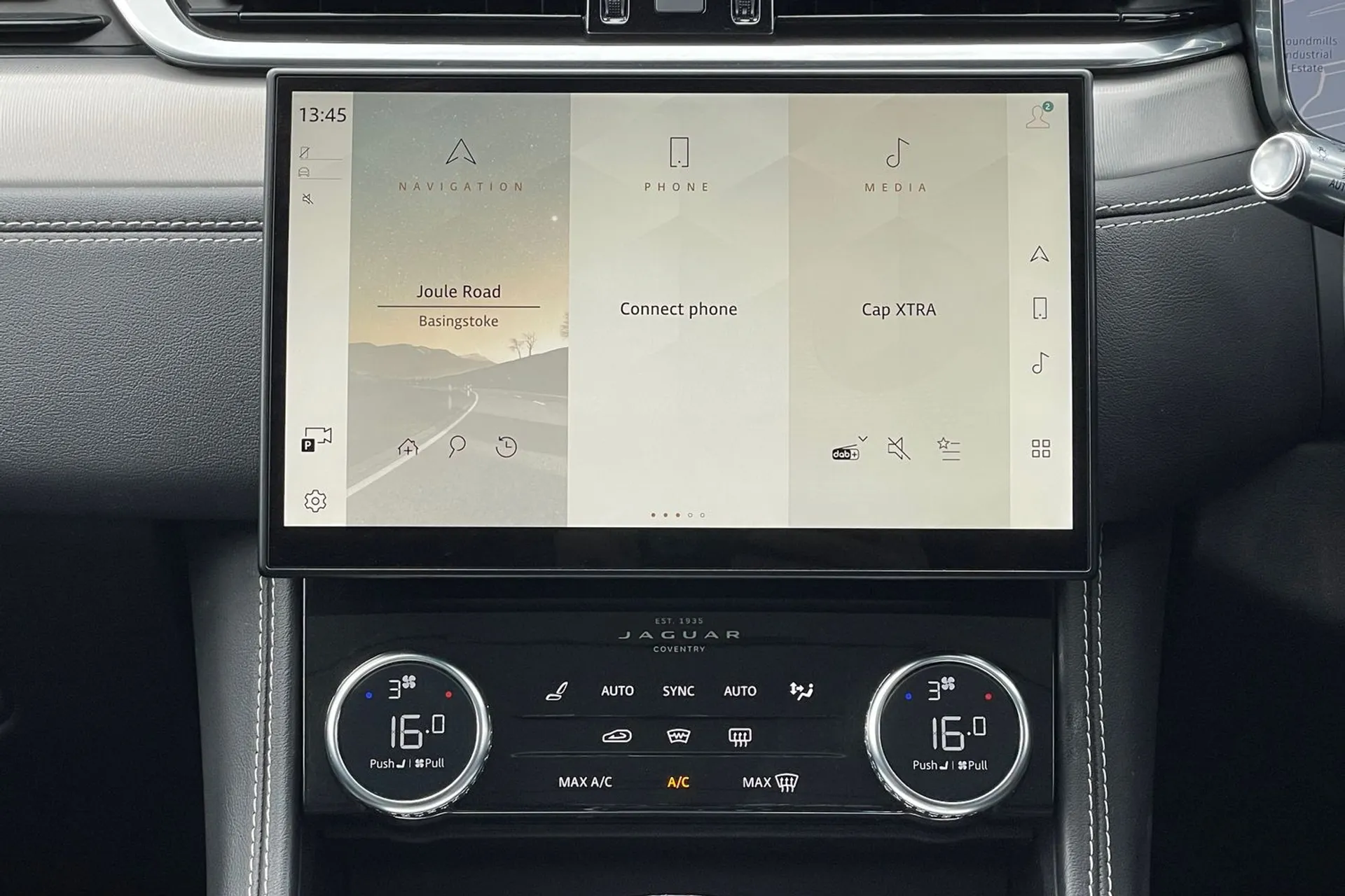 Jaguar F-PACE thumbnail image number 21