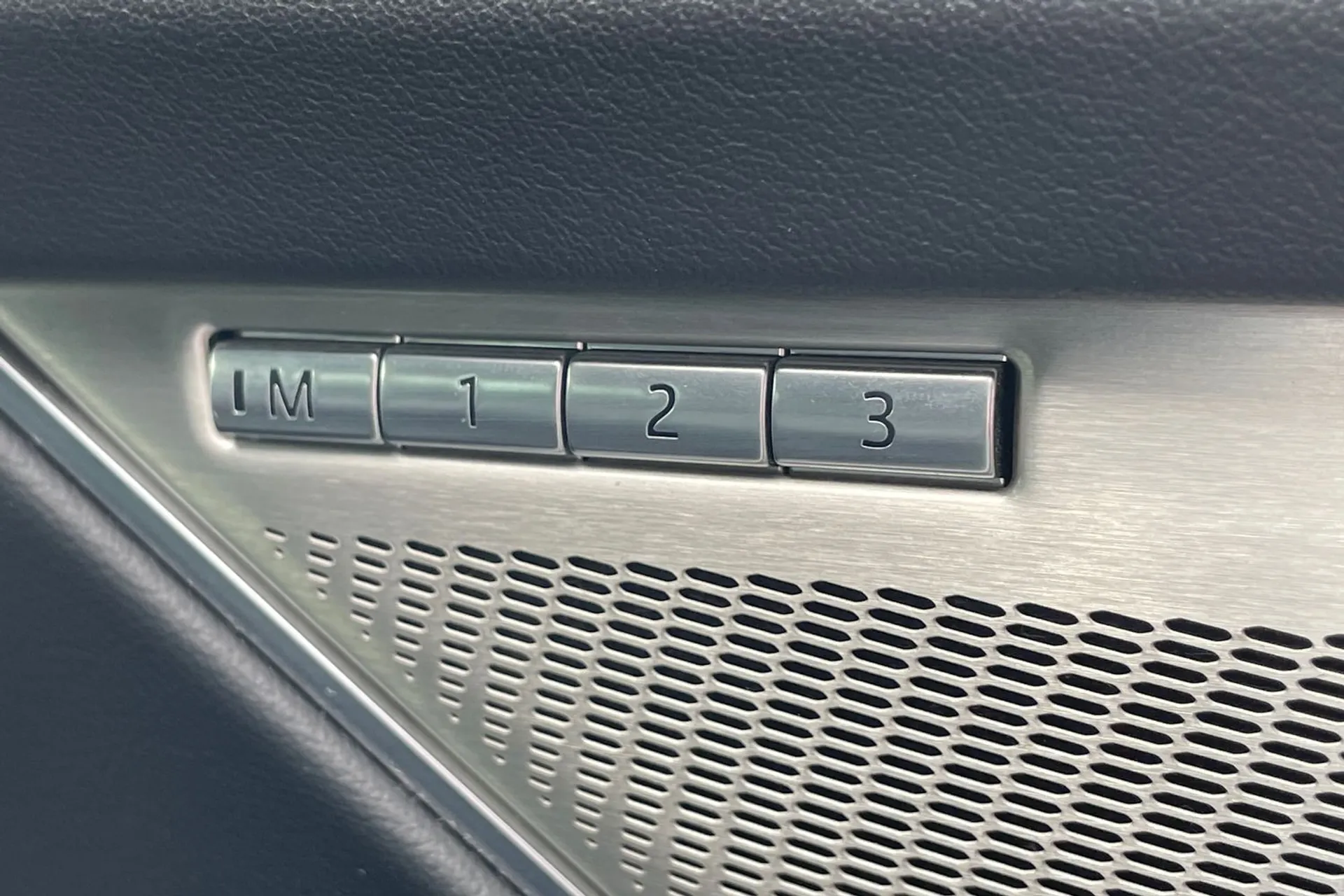 Jaguar F-PACE thumbnail image number 54