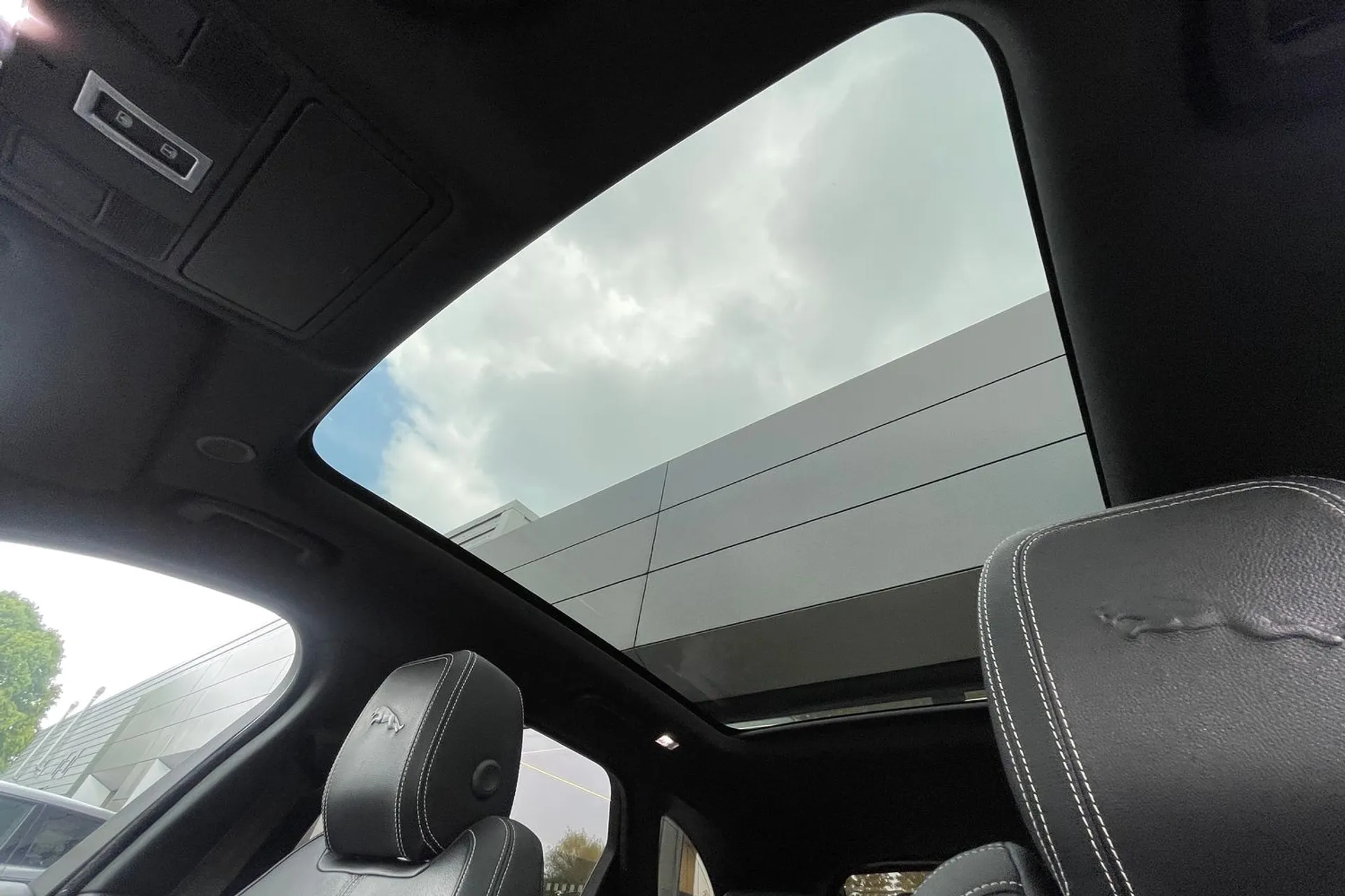 Jaguar F-PACE thumbnail image number 5
