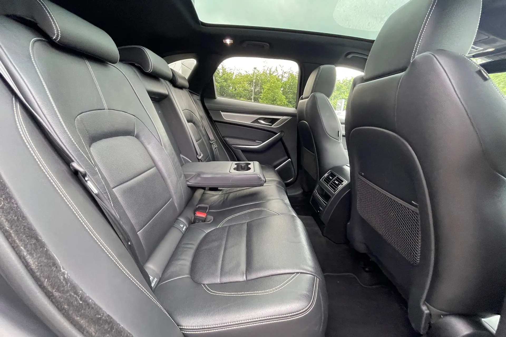 Jaguar F-PACE thumbnail image number 42
