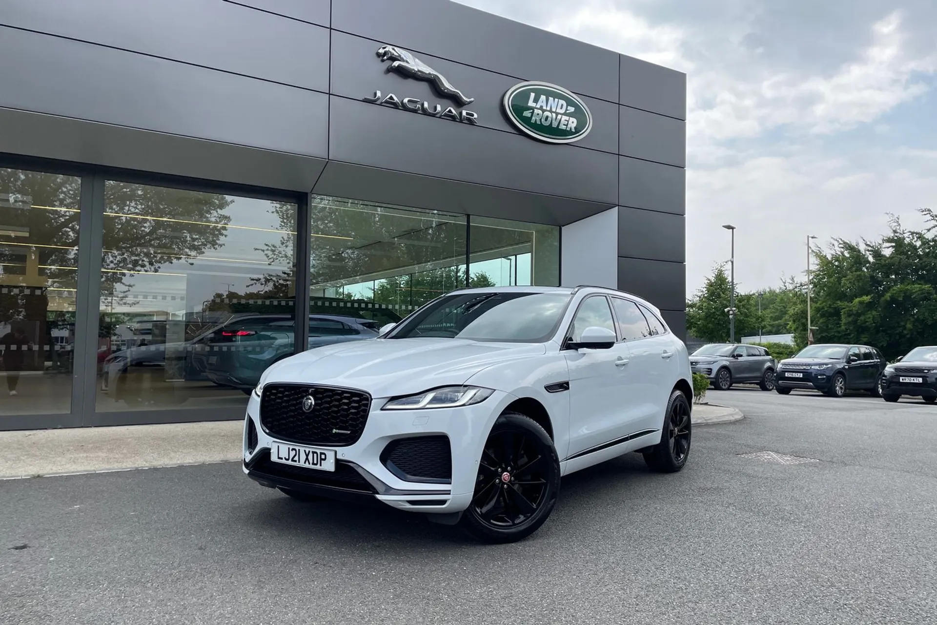 Jaguar F-PACE thumbnail image number 29