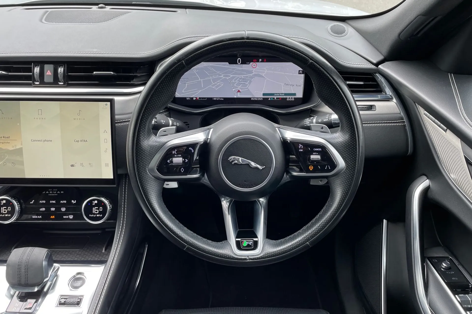 Jaguar F-PACE thumbnail image number 12