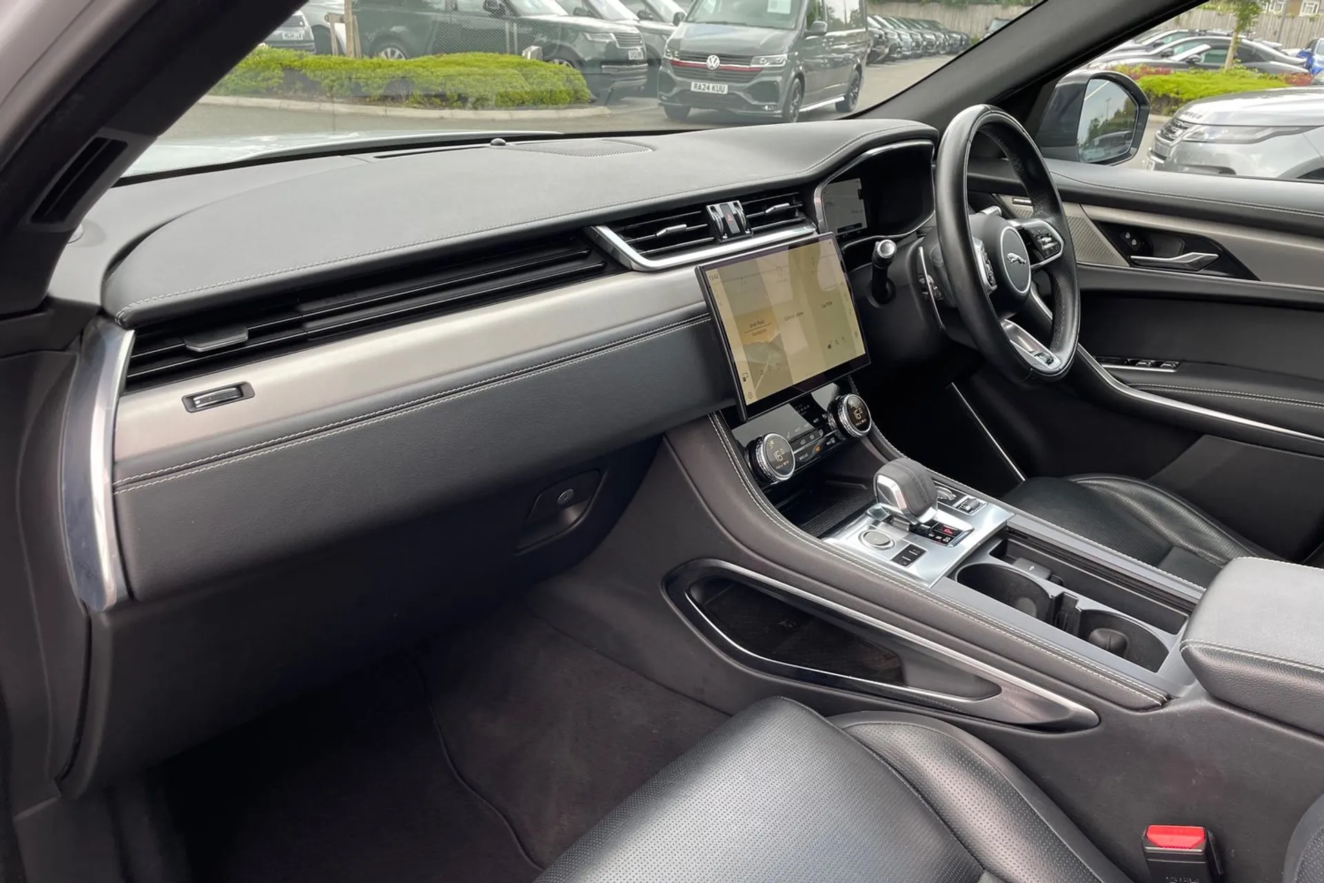 Jaguar F-PACE thumbnail image number 50