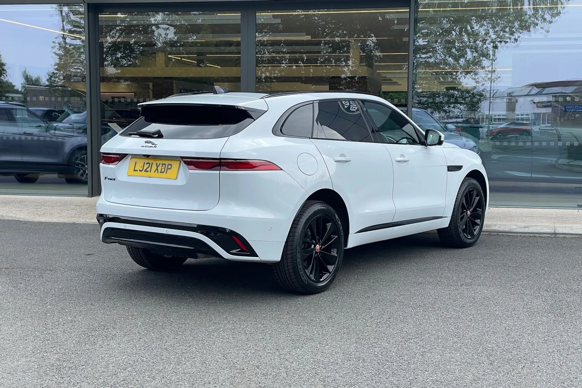 Jaguar F-PACE thumbnail image number 7