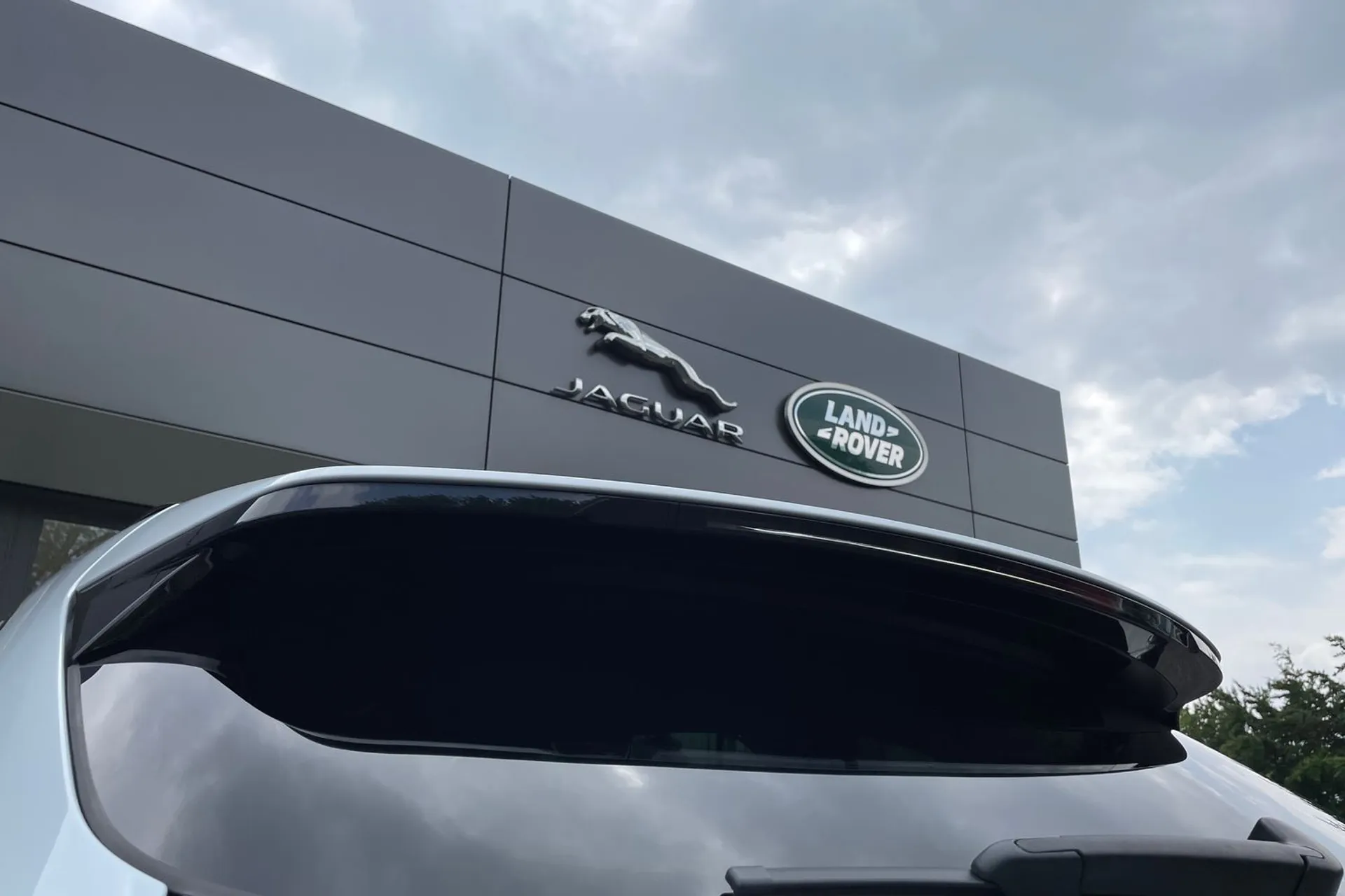 Jaguar F-PACE thumbnail image number 33