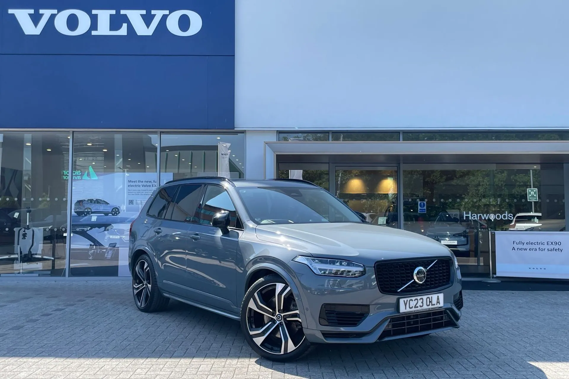 Volvo XC90 focused image