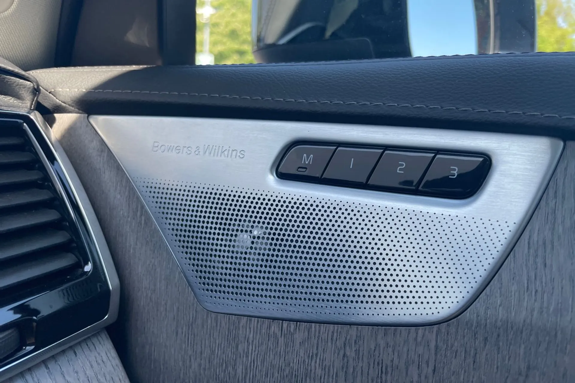 Volvo XC90 thumbnail image number 45