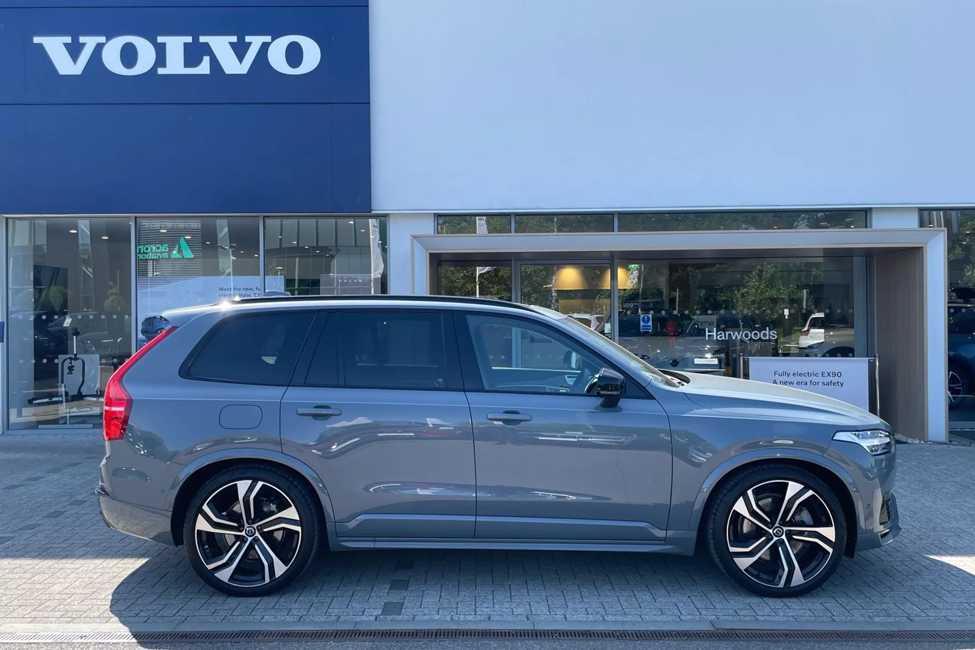 Volvo XC90 thumbnail image number 2