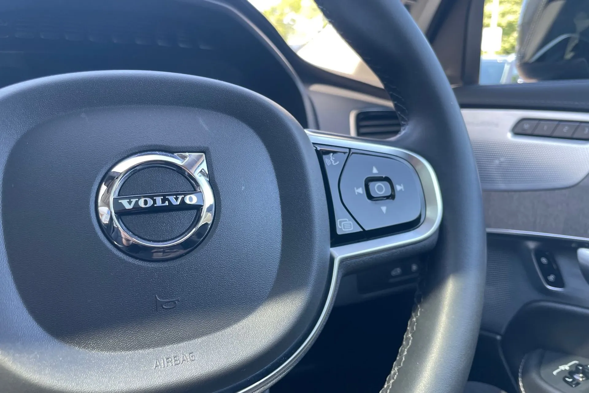 Volvo XC90 thumbnail image number 38