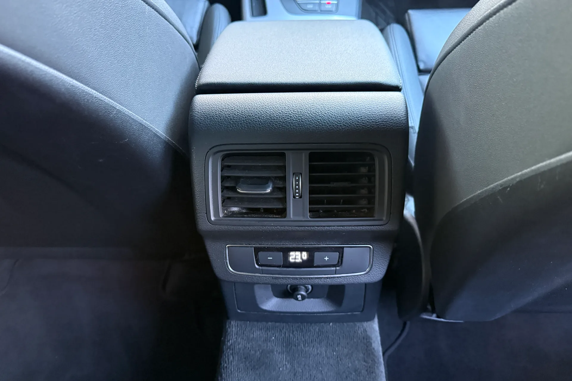 Audi Q5 thumbnail image number 37