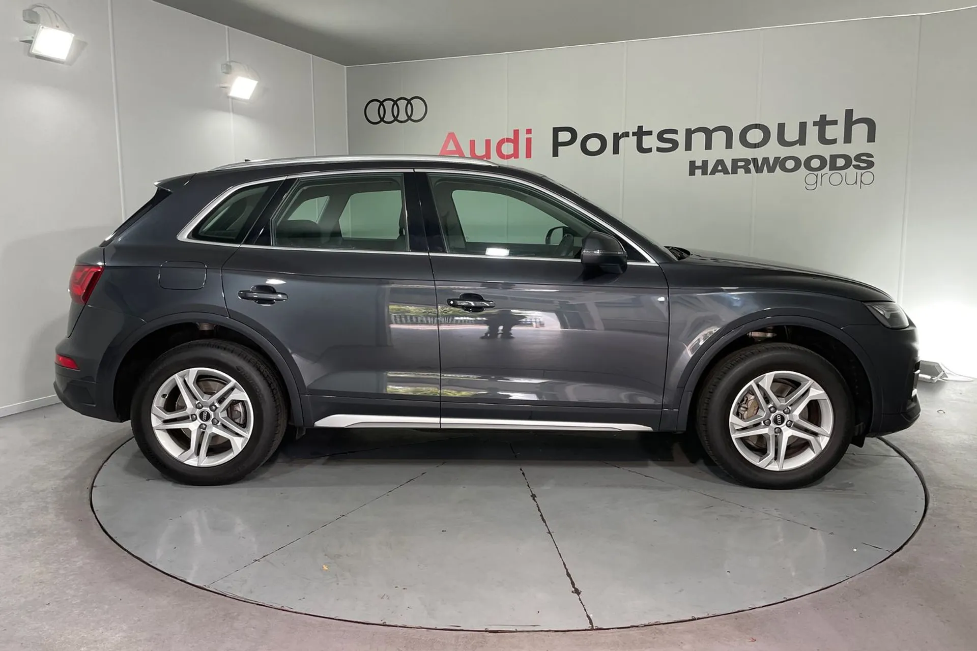 Audi Q5 thumbnail image number 2