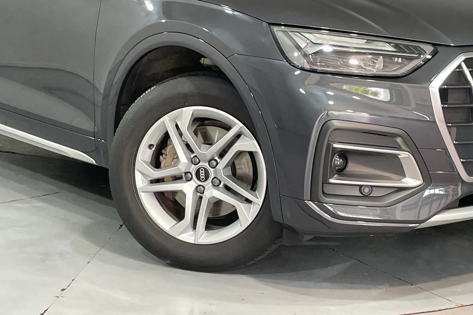 Audi Q5 thumbnail image number 9