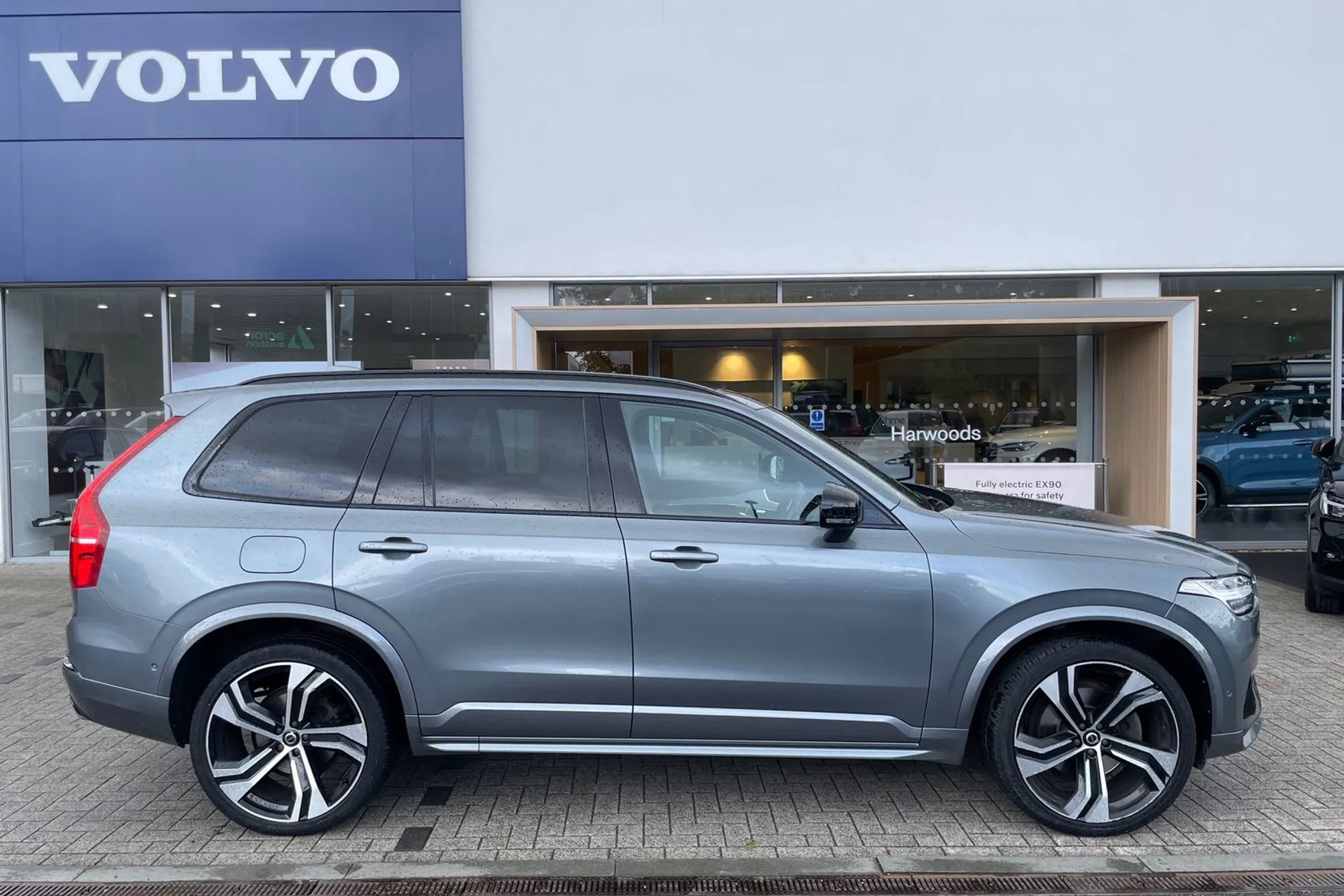 Volvo XC90 thumbnail image number 2