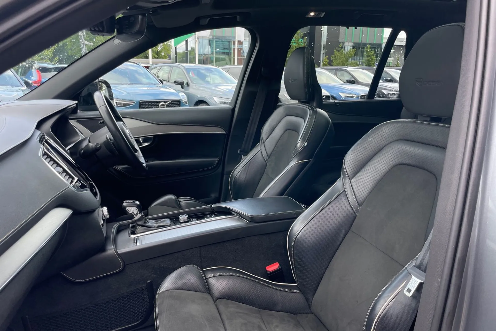 Volvo XC90 thumbnail image number 28