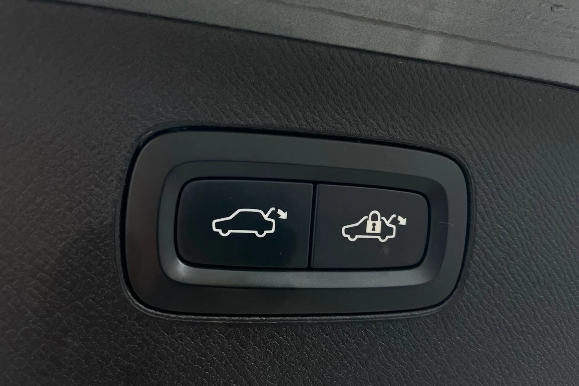 Volvo XC90 thumbnail image number 21