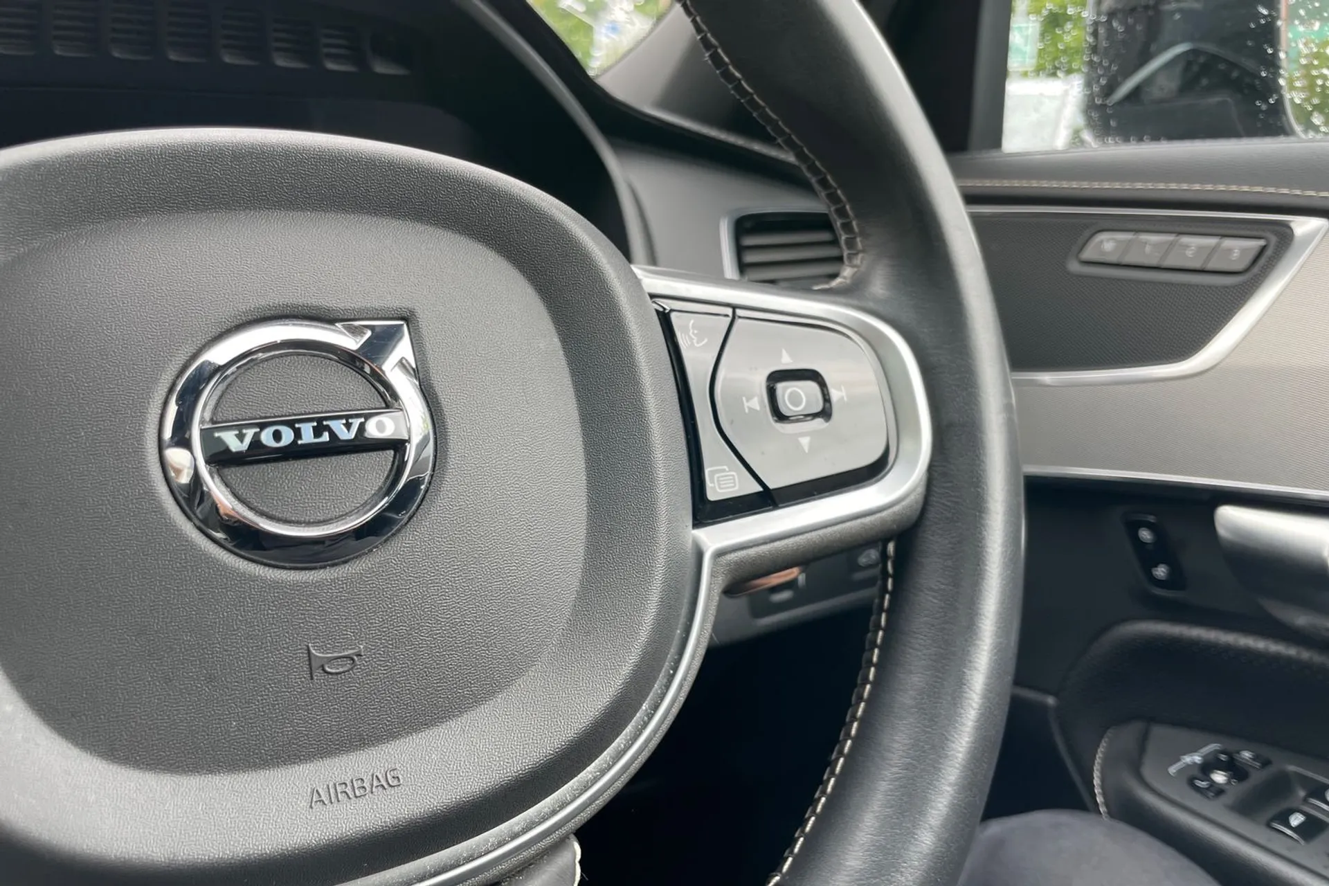 Volvo XC90 thumbnail image number 37