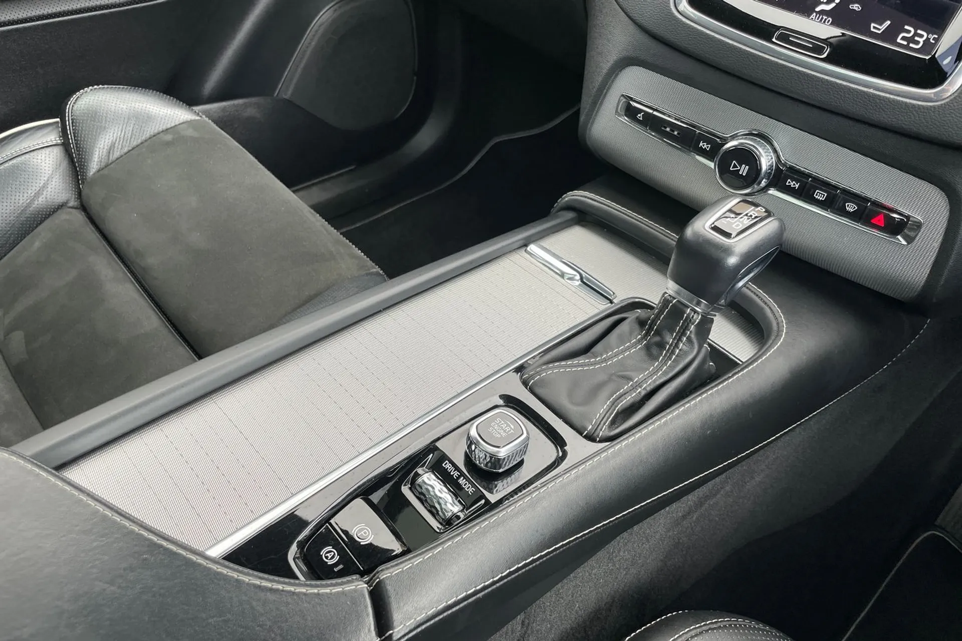 Volvo XC90 thumbnail image number 45