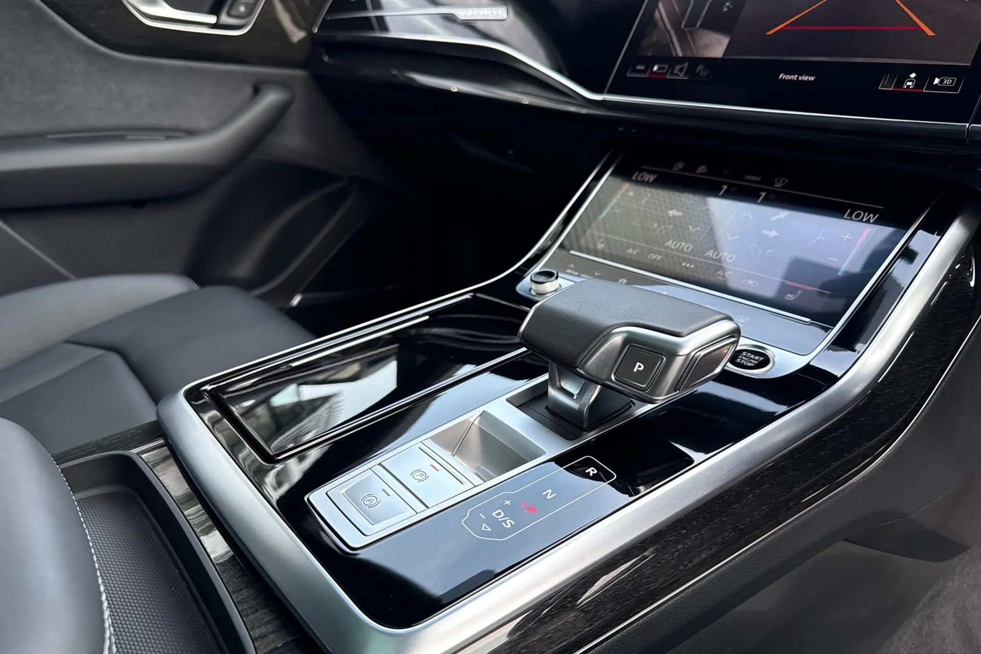 Audi Q8 thumbnail image number 11