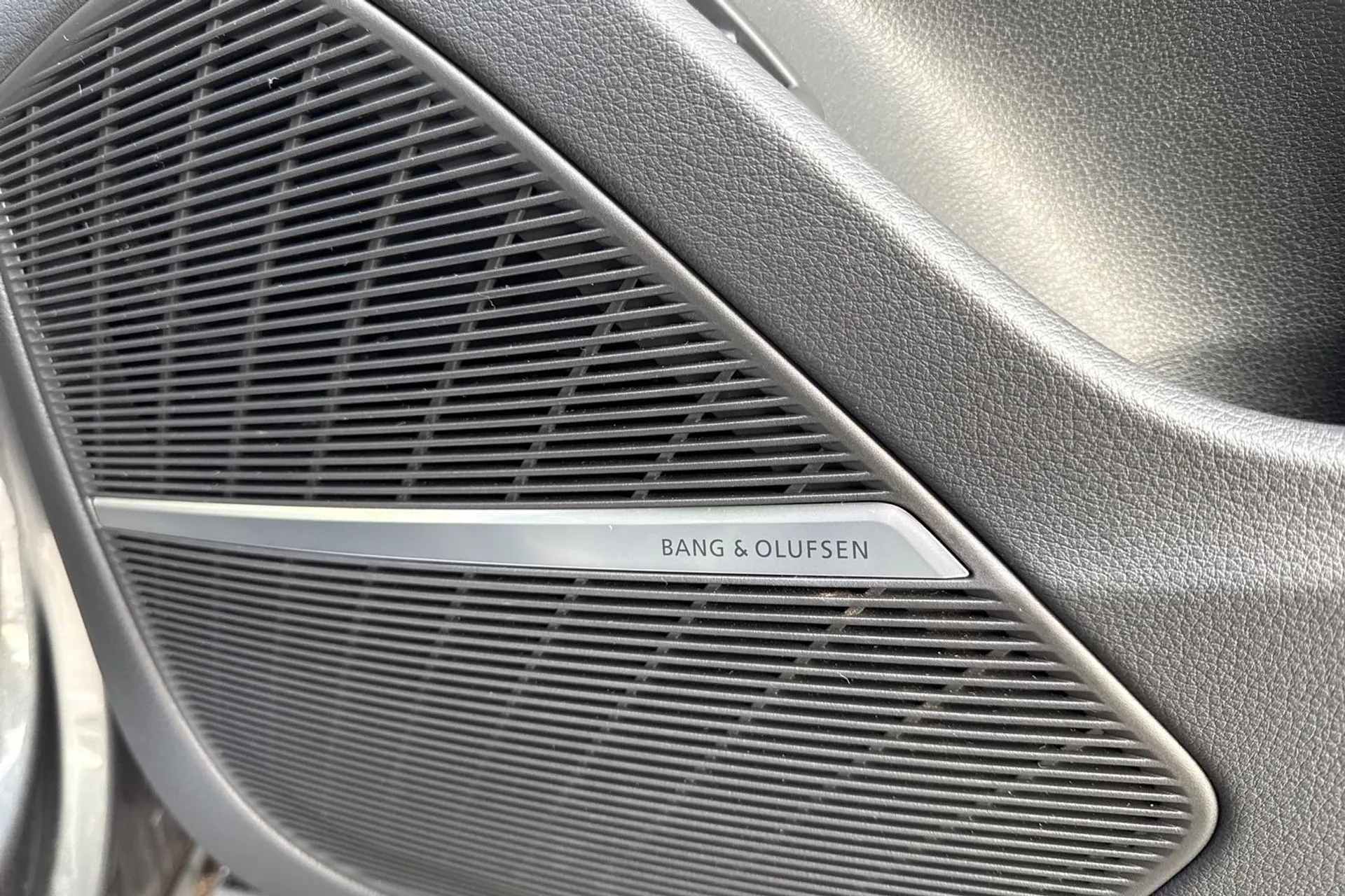 Audi Q8 thumbnail image number 15