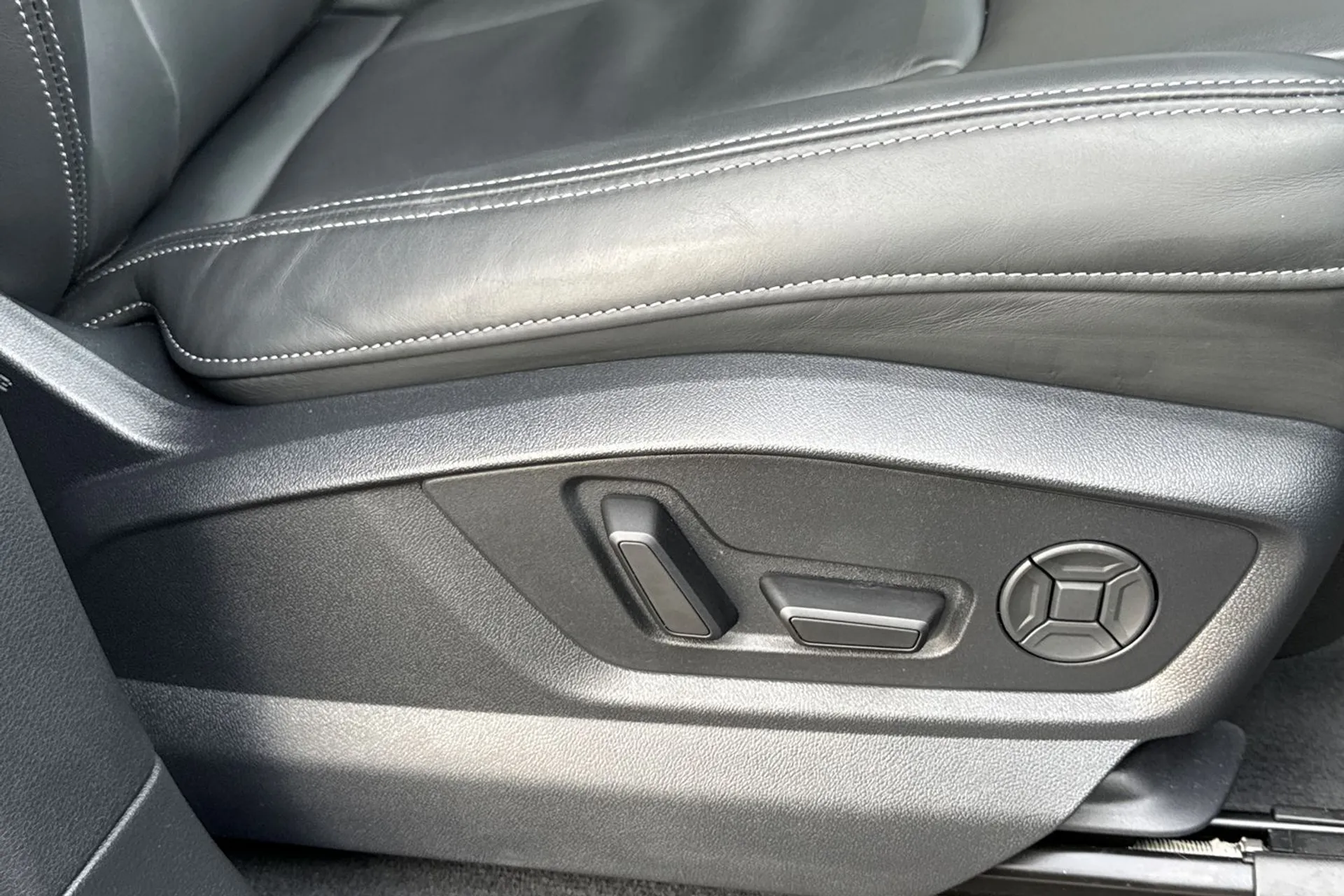 Audi Q8 thumbnail image number 30