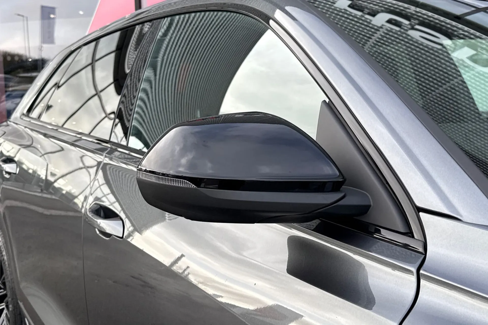 Audi Q8 thumbnail image number 28