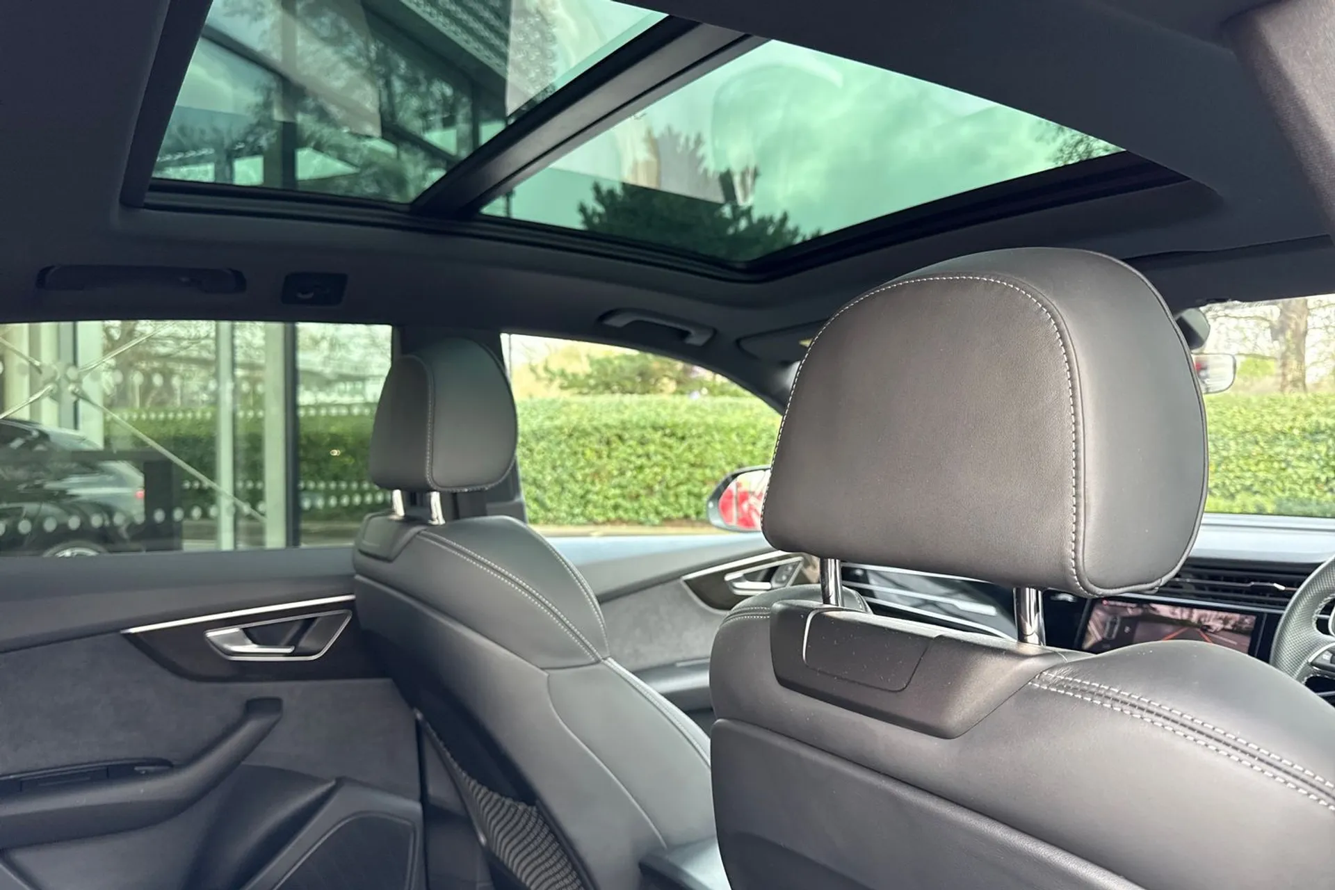 Audi Q8 thumbnail image number 22