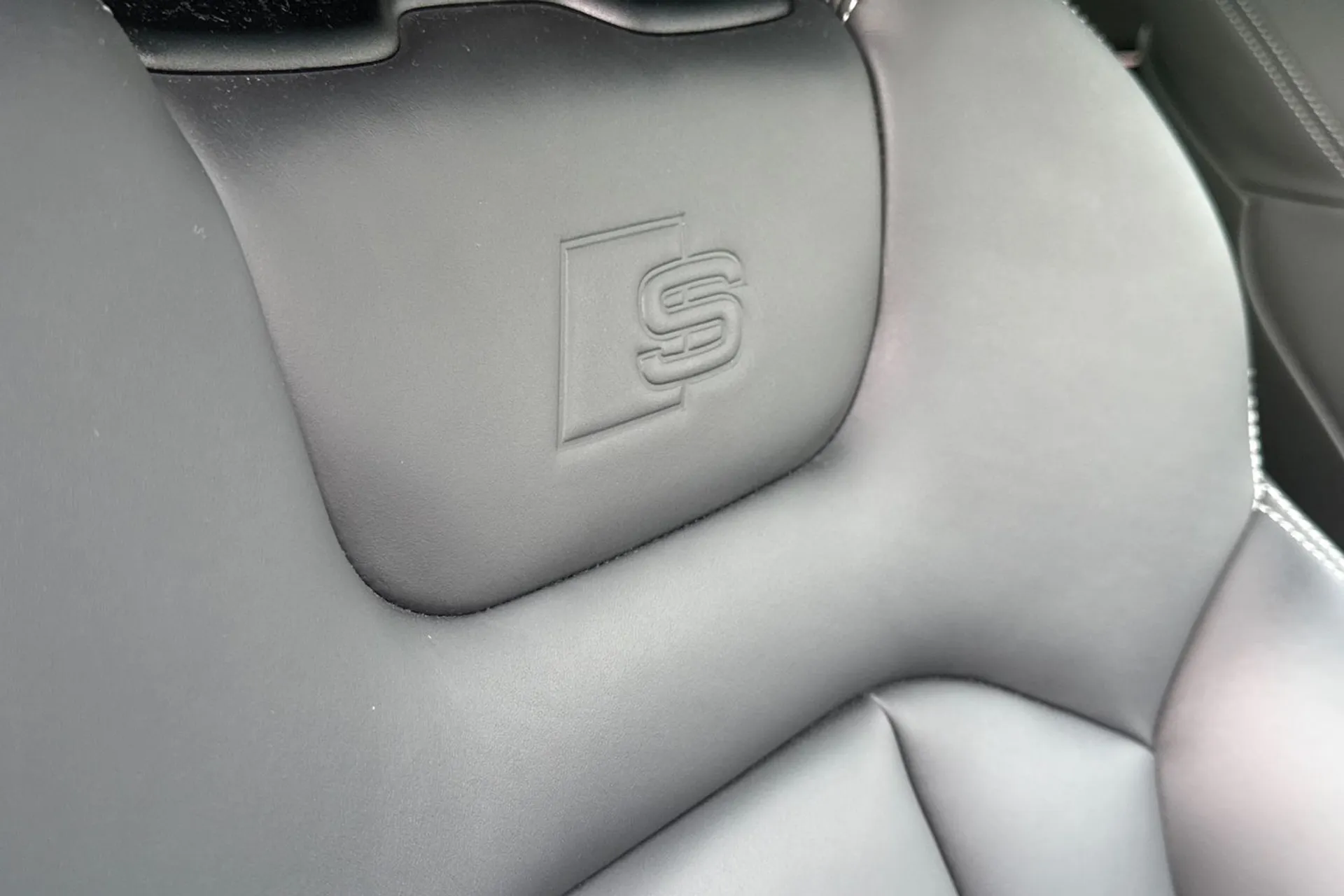 Audi Q8 thumbnail image number 44