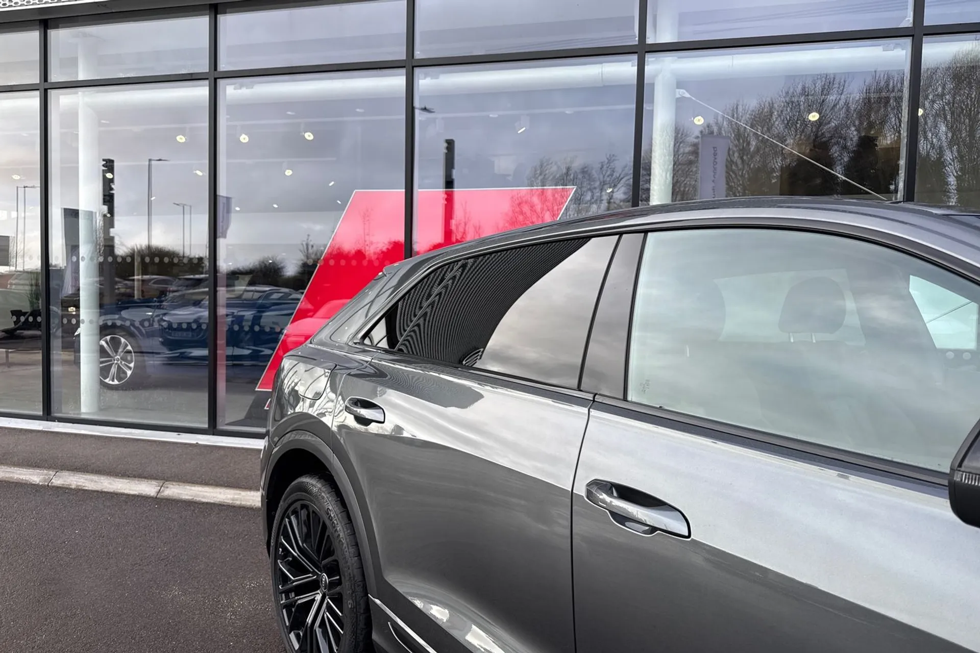 Audi Q8 thumbnail image number 24