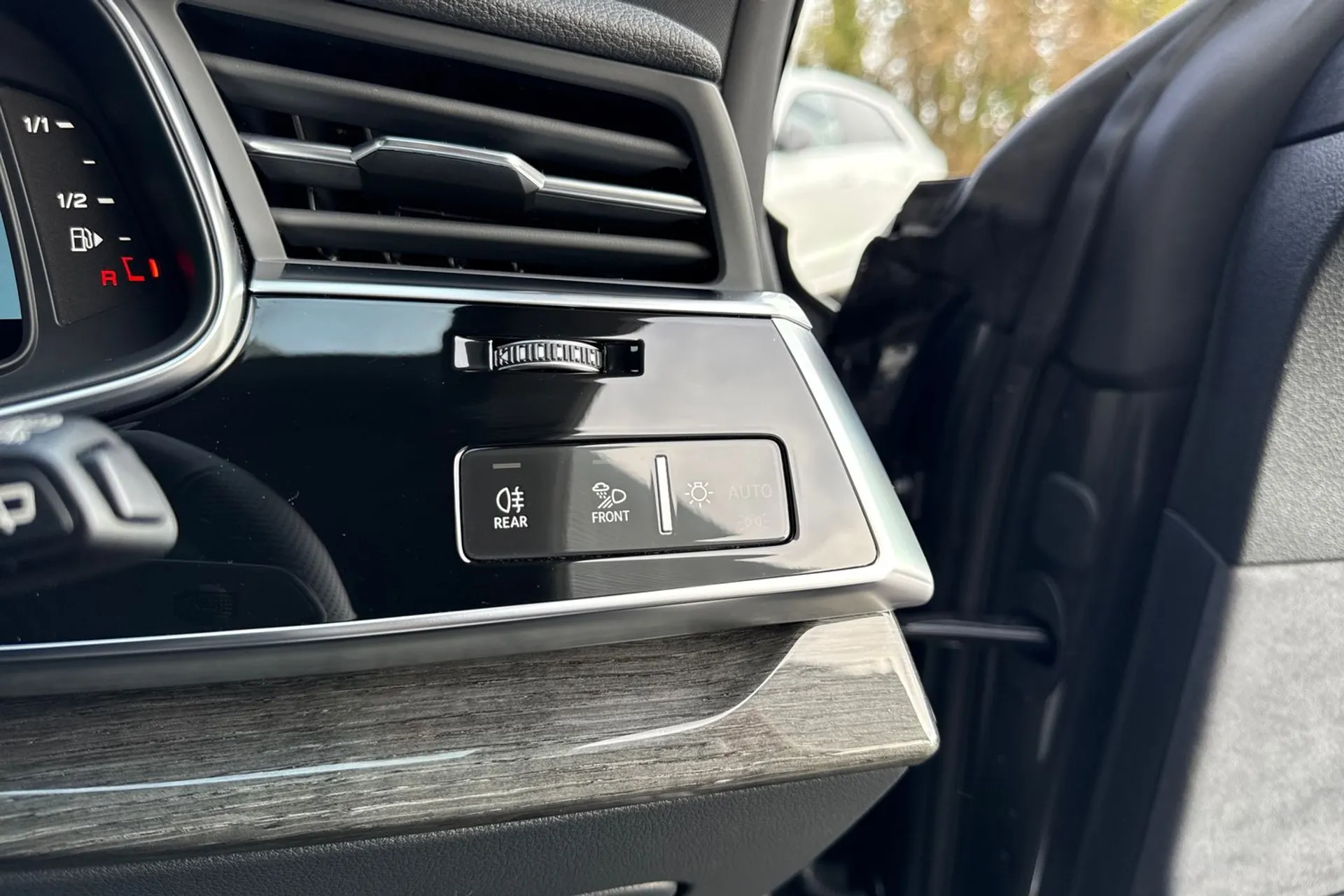 Audi Q8 thumbnail image number 45