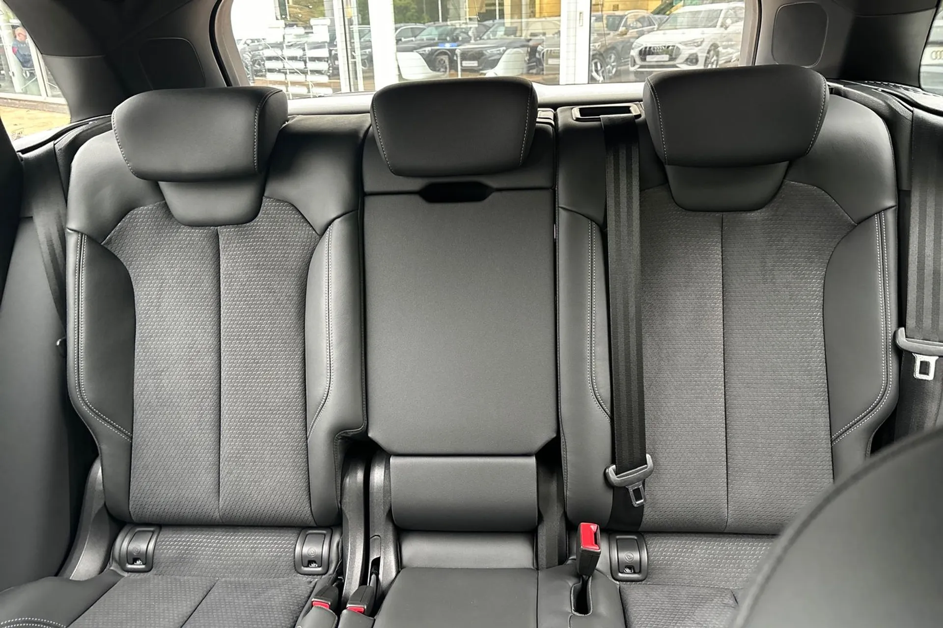 Audi Q5 thumbnail image number 32