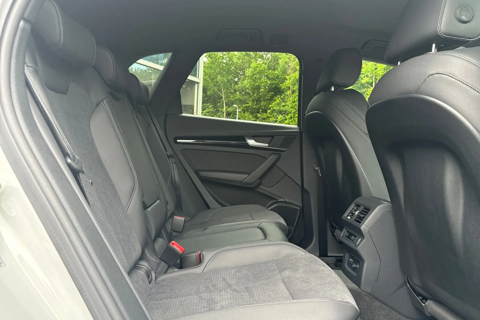 Audi Q5 thumbnail image number 10