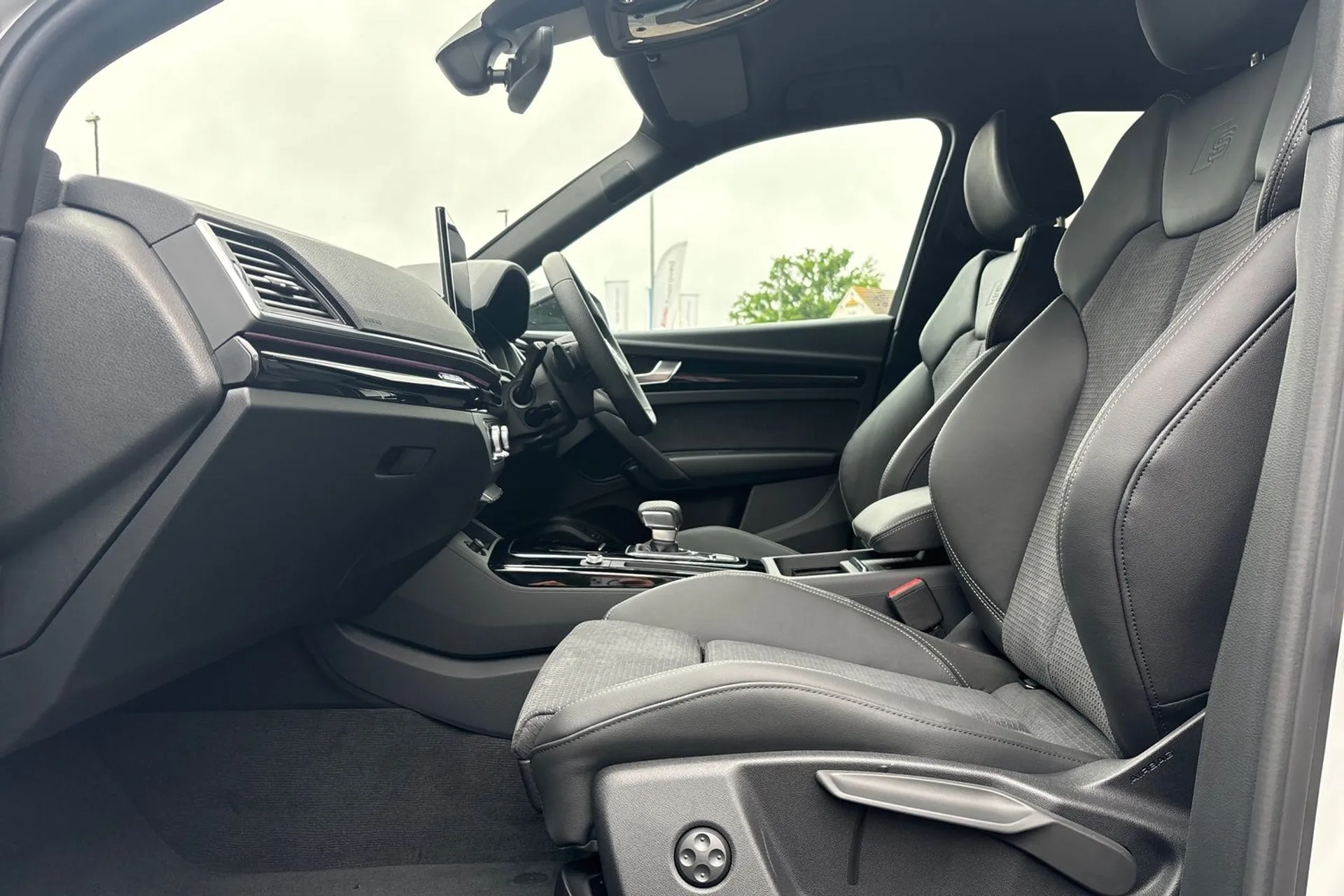 Audi Q5 thumbnail image number 19