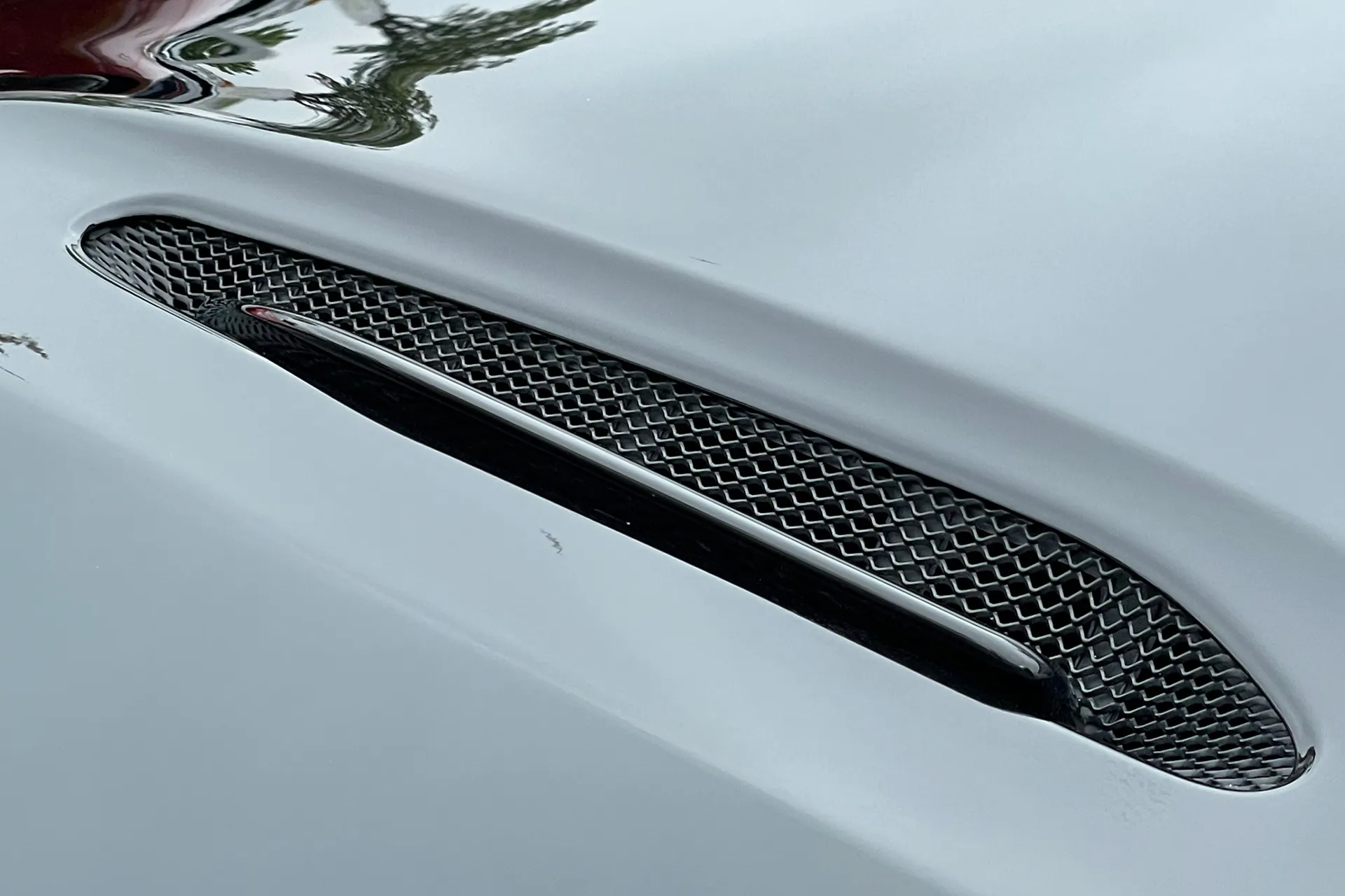 Aston Martin DBX thumbnail image number 15