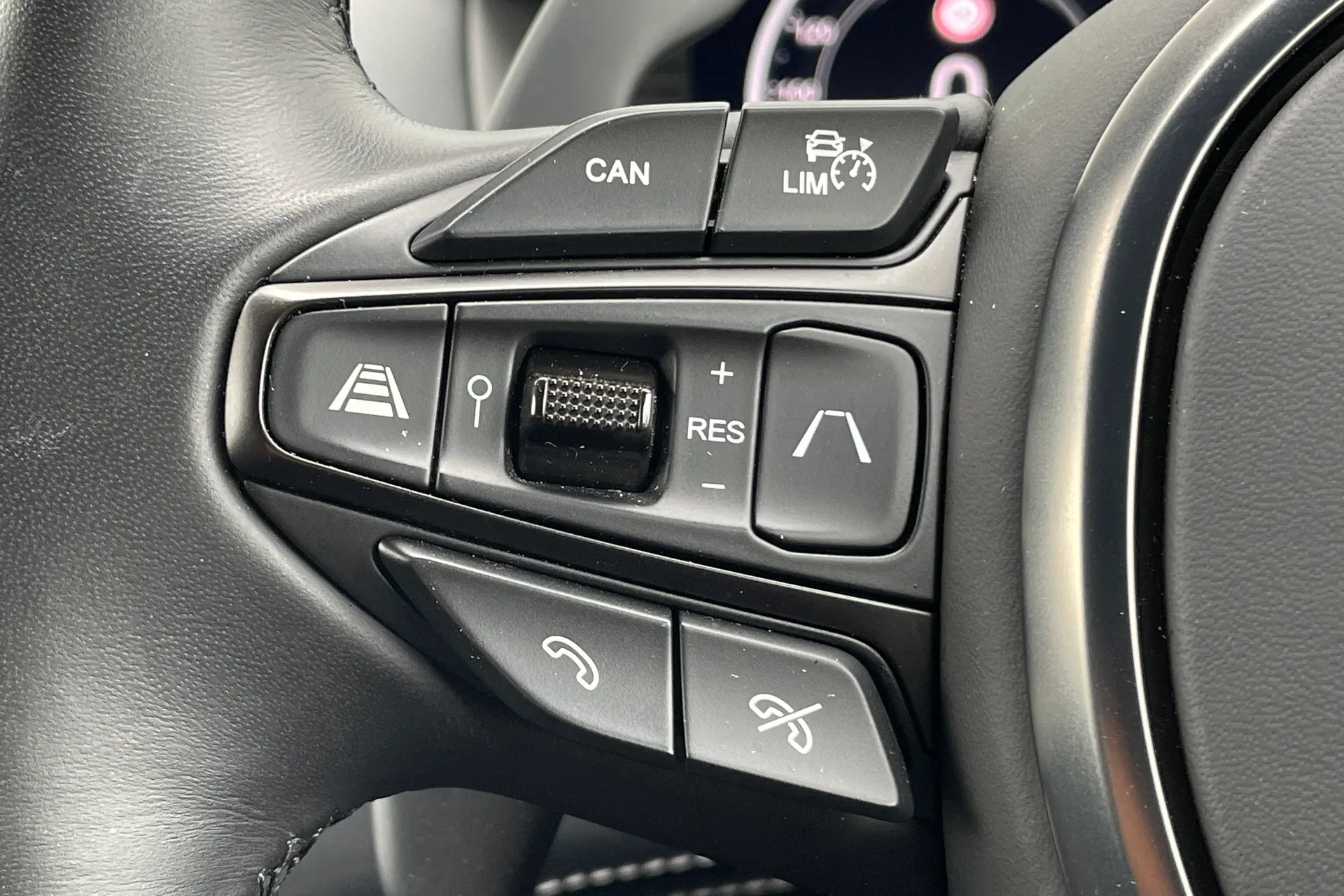 Aston Martin DBX thumbnail image number 48