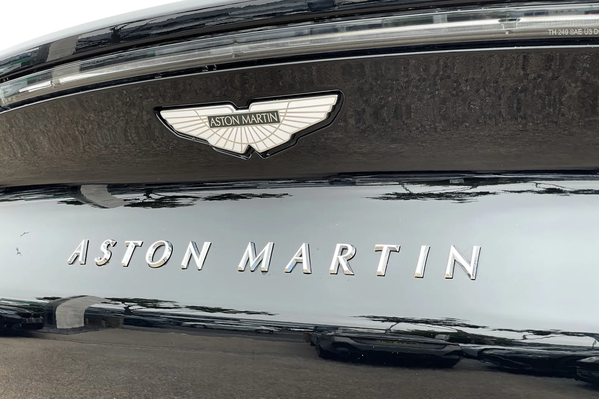 Aston Martin DBX thumbnail image number 21