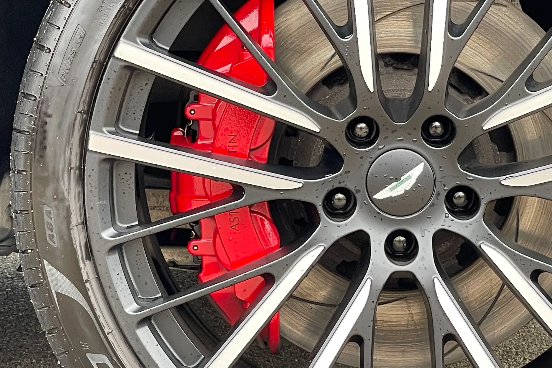 Aston Martin DBX thumbnail image number 7