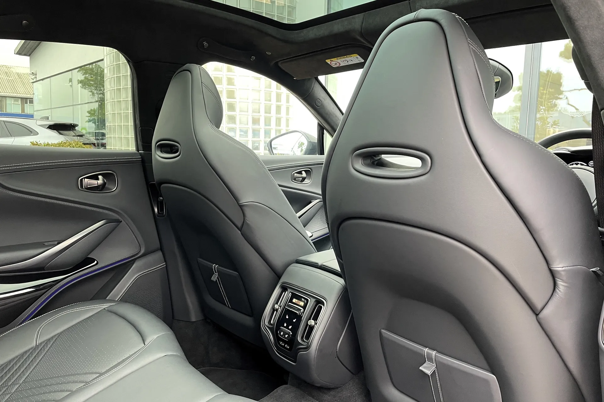 Aston Martin DBX thumbnail image number 25