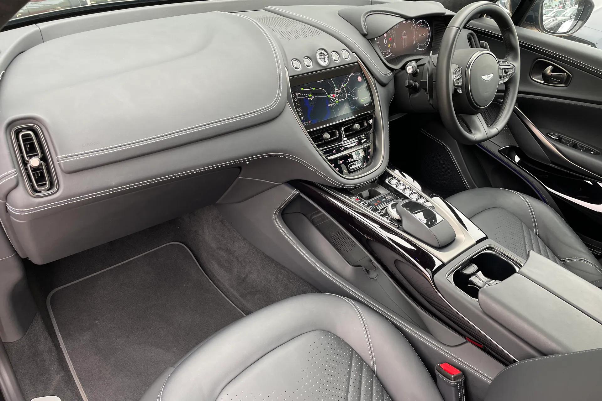 Aston Martin DBX thumbnail image number 30