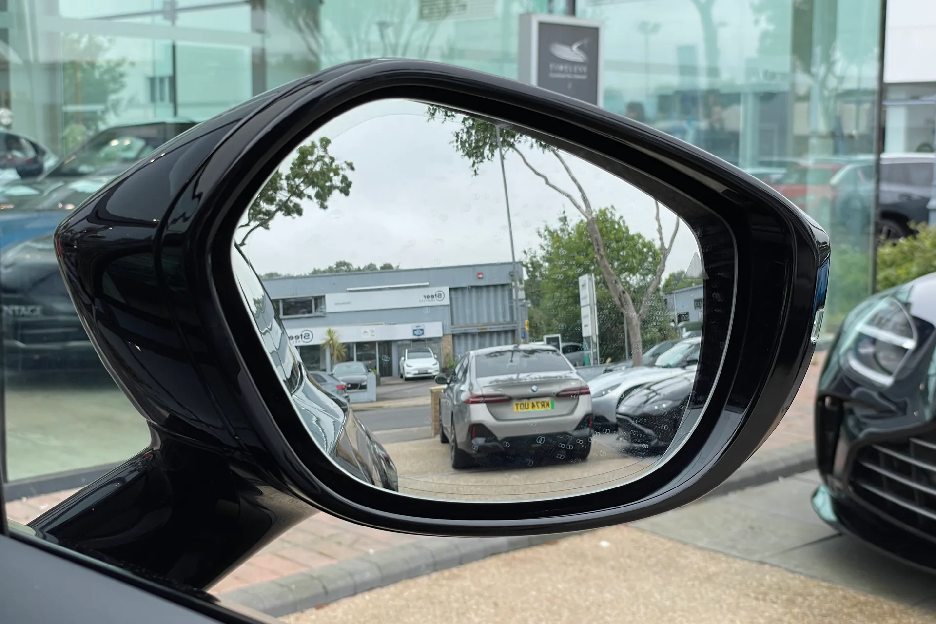 Aston Martin DBX thumbnail image number 53
