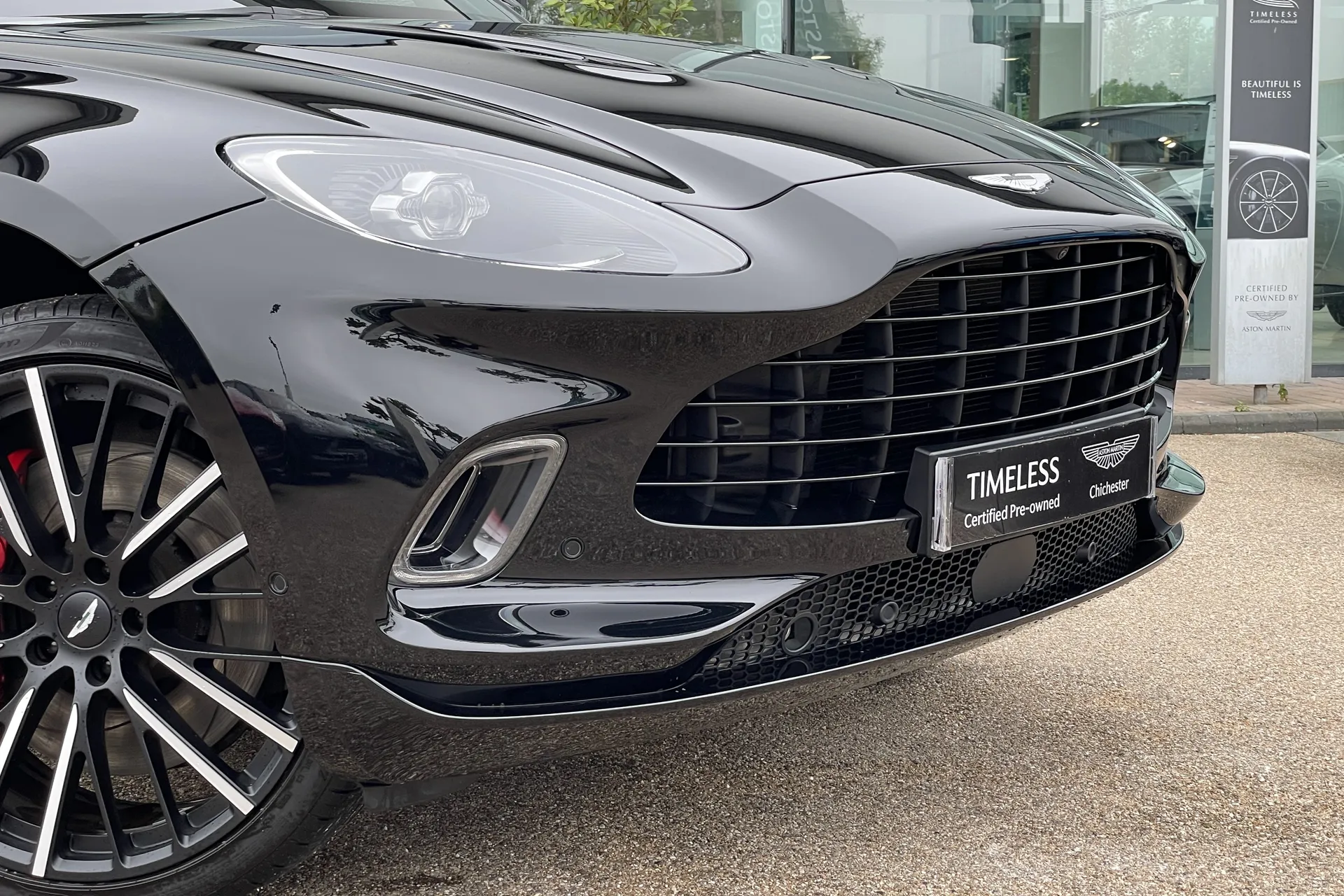 Aston Martin DBX thumbnail image number 58