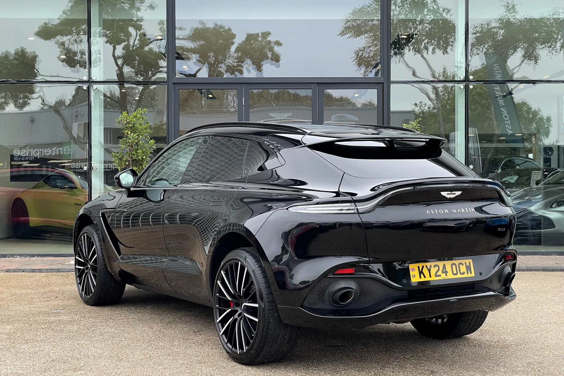 Aston Martin DBX thumbnail image number 17