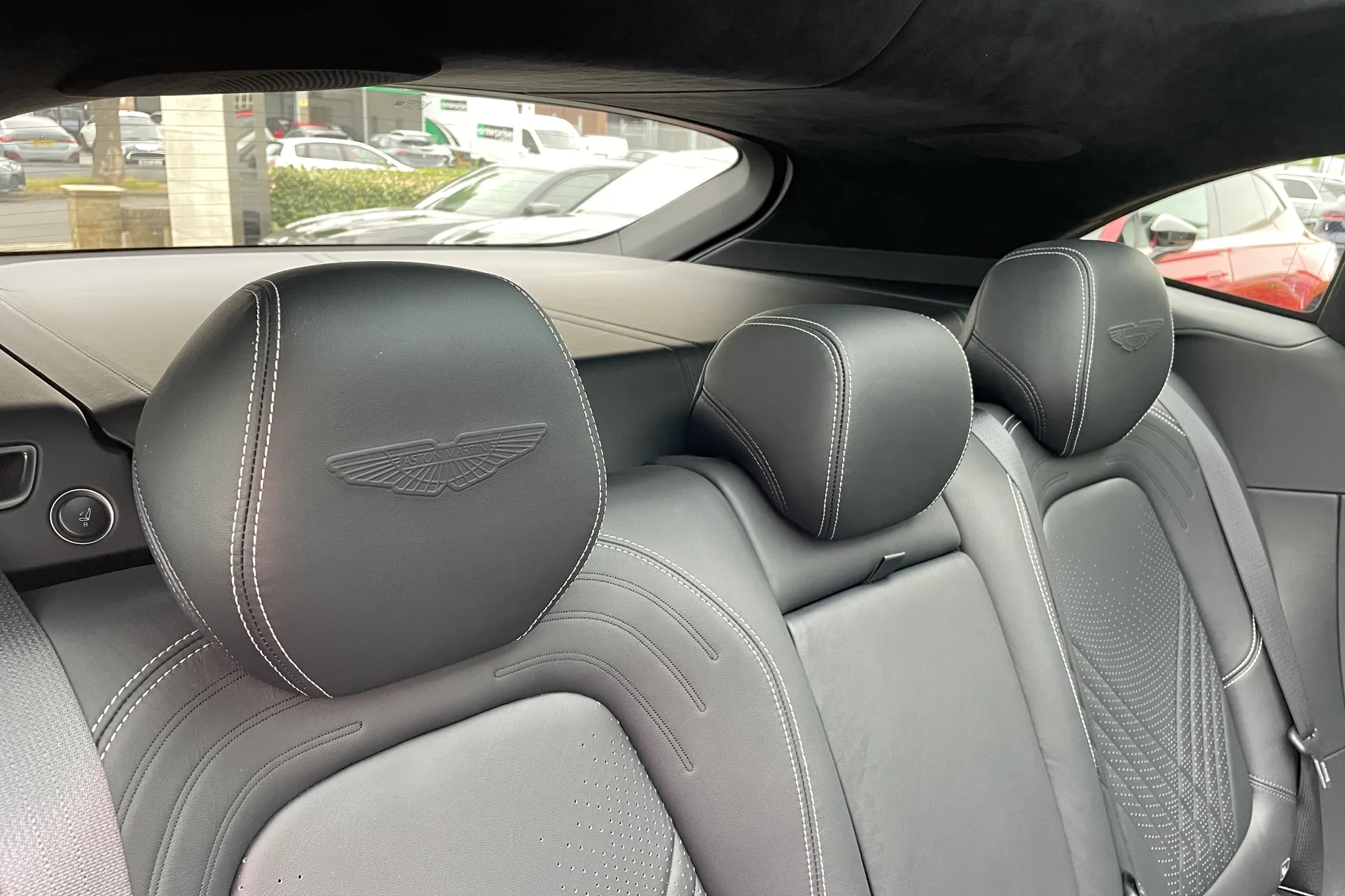 Aston Martin DBX thumbnail image number 27