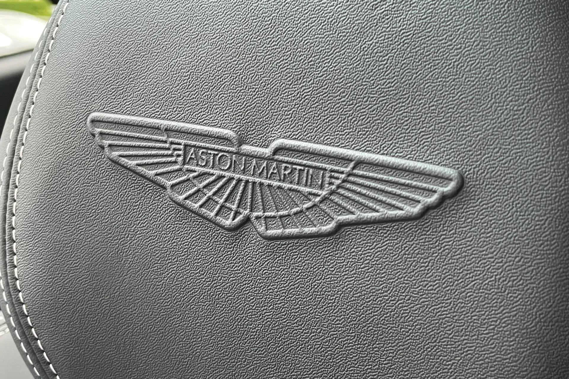 Aston Martin DBX thumbnail image number 33