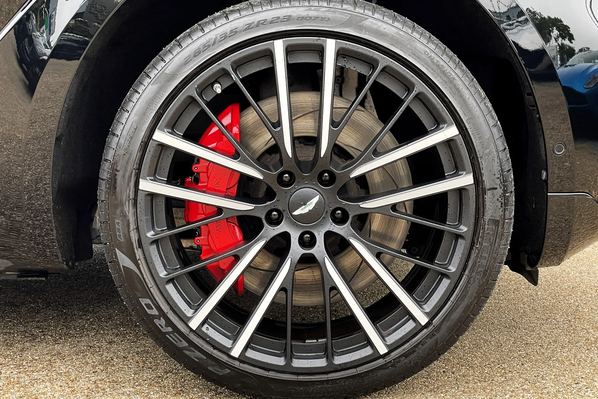 Aston Martin DBX thumbnail image number 6
