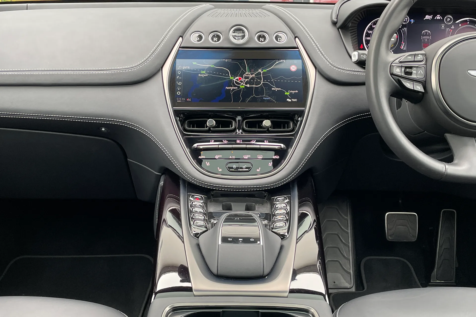 Aston Martin DBX thumbnail image number 37