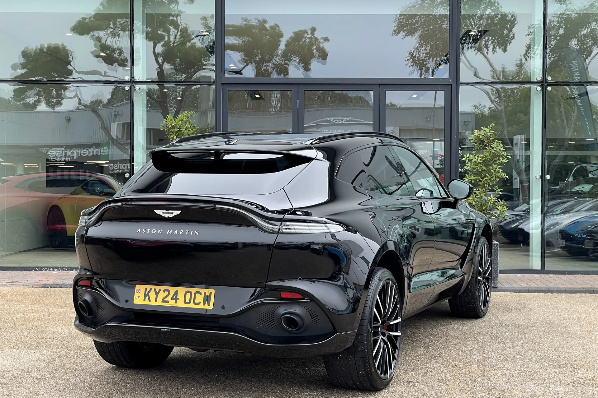 Aston Martin DBX thumbnail image number 18