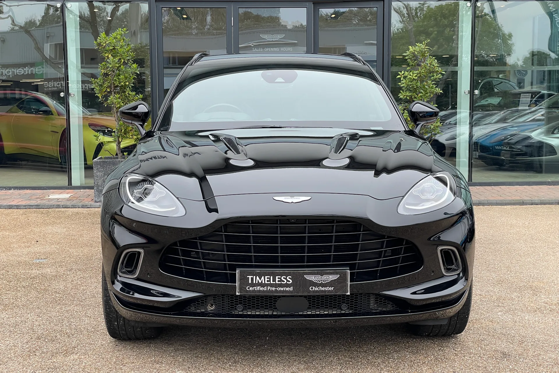 Aston Martin DBX thumbnail image number 57
